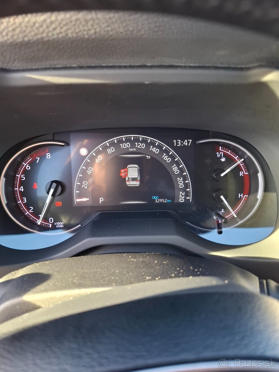 Toyota RAV4 COMFORT 2.0 Benzín 4x4 automat 33 000km - 11