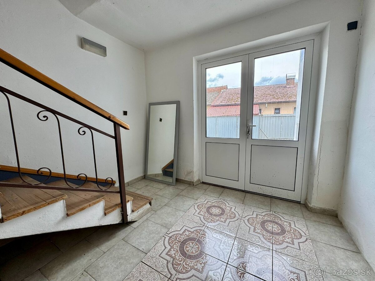 NA PREDAJ: Rozsiahla polyfunkčná budova, Pravenec - 11