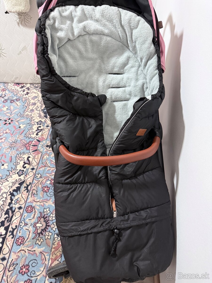 Kočiar petite & mars street + - 11