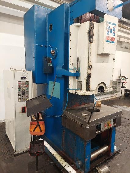 Vystrednikovy lis LEN - 11