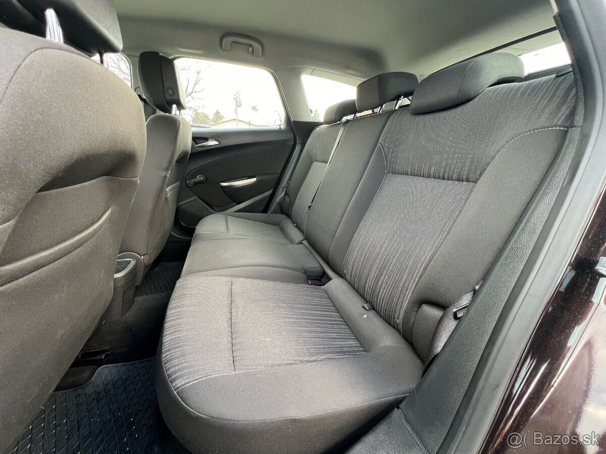 Opel Astra 1.4T benzín, 103kW, MT/6, rok:04.2012. - 11