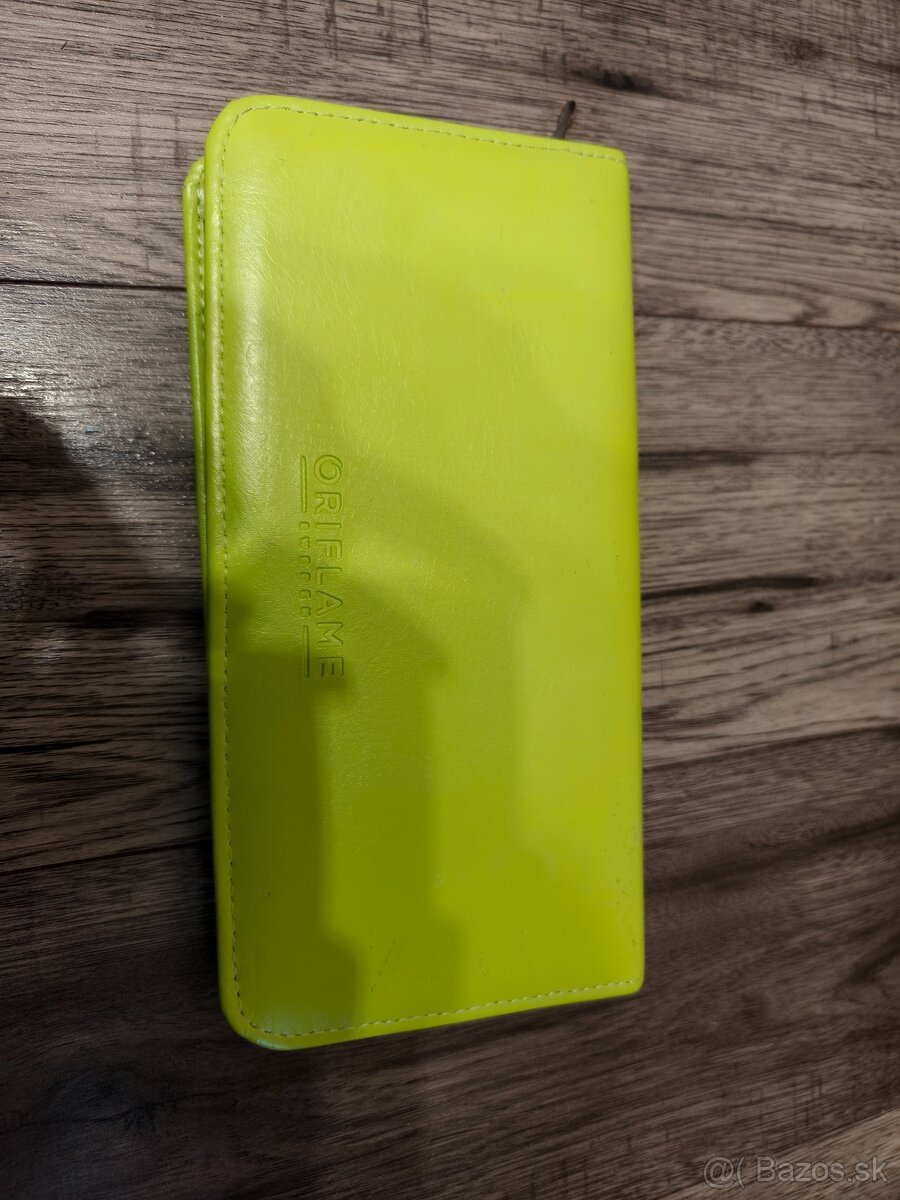 Veľmi veľké množstvo značkovej kozmetiky a vzoriek - 11