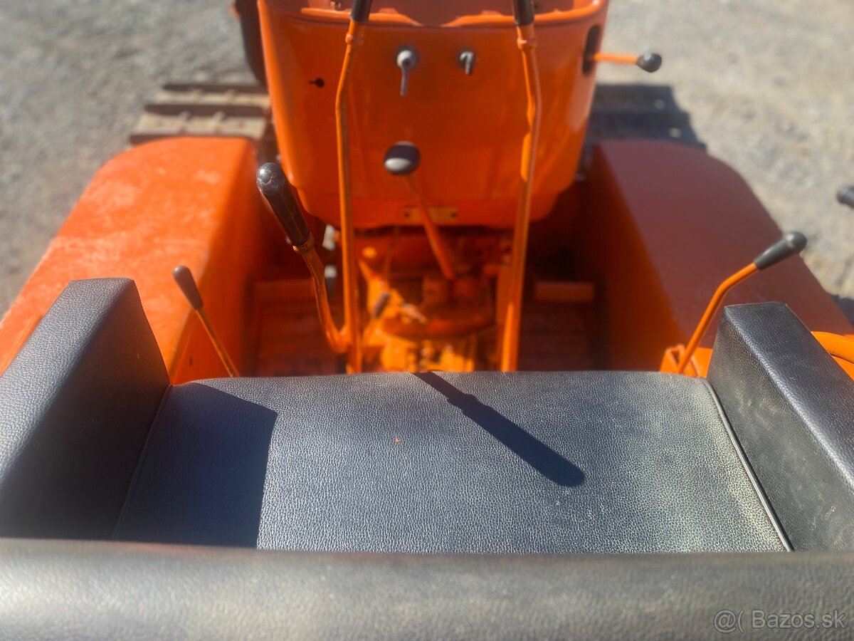 Pásový traktor Fiat455C - 11