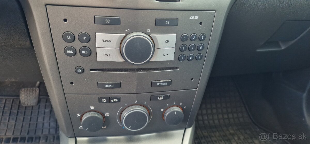 Opel Astra H 1.6i 16V kombi - 11