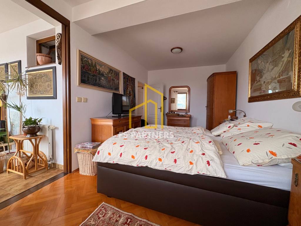 Predaj priestranného 5-izbového bytu v centre Komárna – Pető - 11