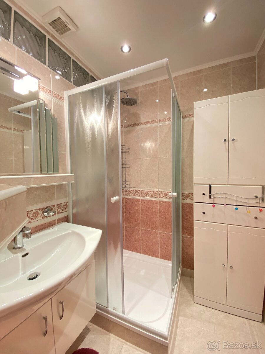 NA PRENÁJOM PRIESTRANNÝ 3-IZBOVÝ BYT V SKVELEJ LOKALITE, - 11