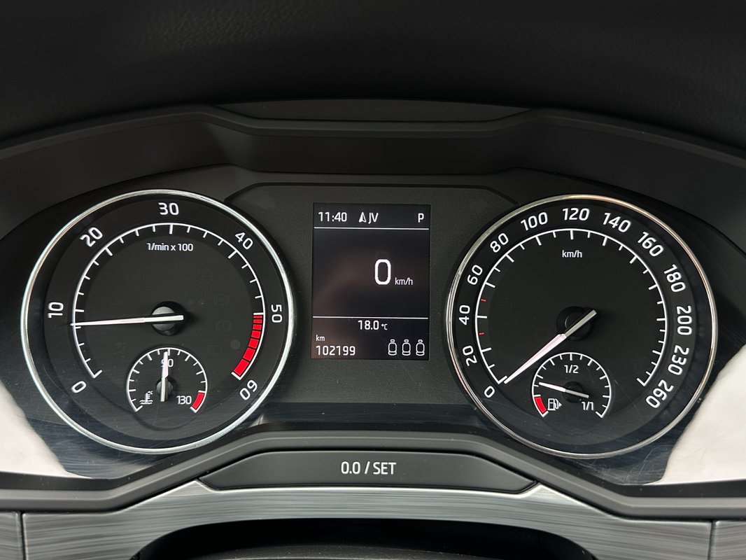 Škoda Superb Combi 2.0 TDi DSG - REZERVOVANE - 11