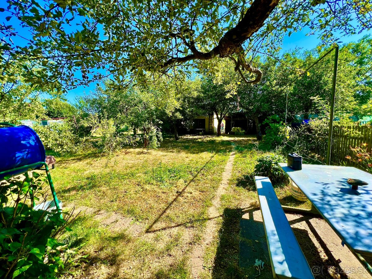 Záhrada s chatkou 714 m² - 11