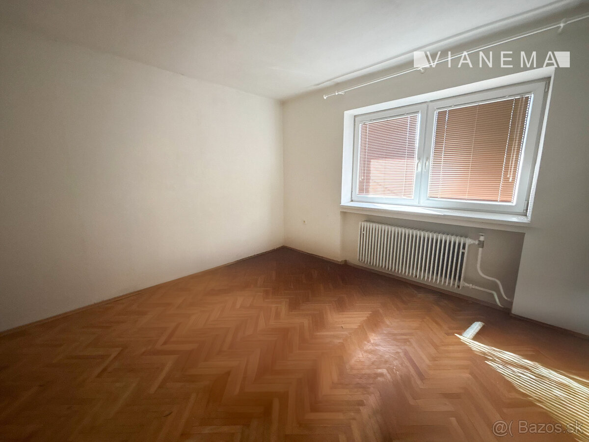 NA PREDAJ DOM 288m2, pozemok 599m2, 2x garáž, pôvodný stav - 11