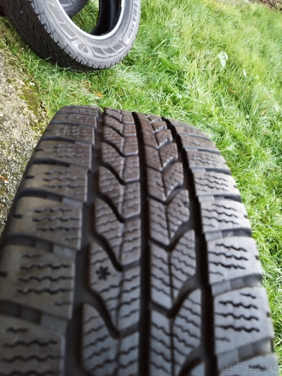 zimne pneumatiky 215/65 r16c goodyear - 11