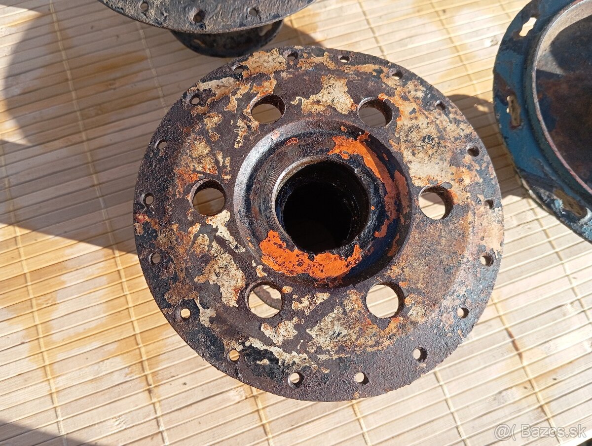 Predám stredy kolies na čz 125/150 c - 11