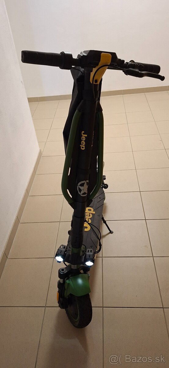 Elektrická kolobežka JEEP. - 11