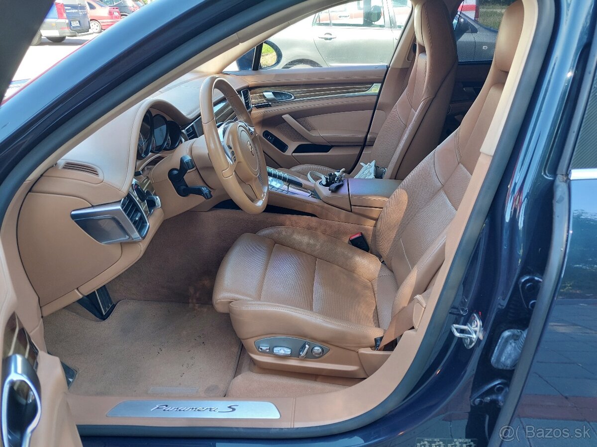 Porsche Panamera S - 11