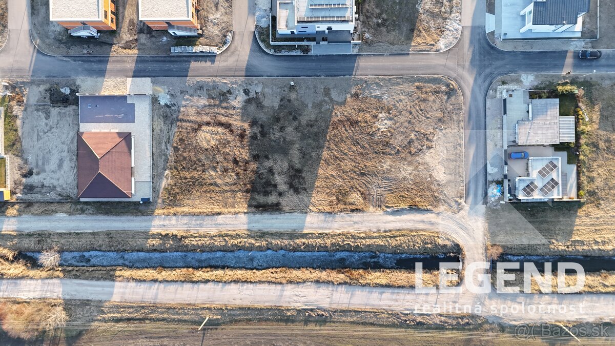 Investičný stavebný pozemok Nesvady 1540 m2, pri termálnom k - 11