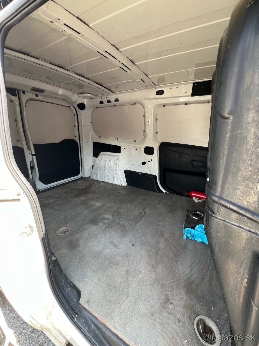 Fiat Doblo 1.6 JTD diesel, 77kW, MT/6, rok:04.2010. - 11