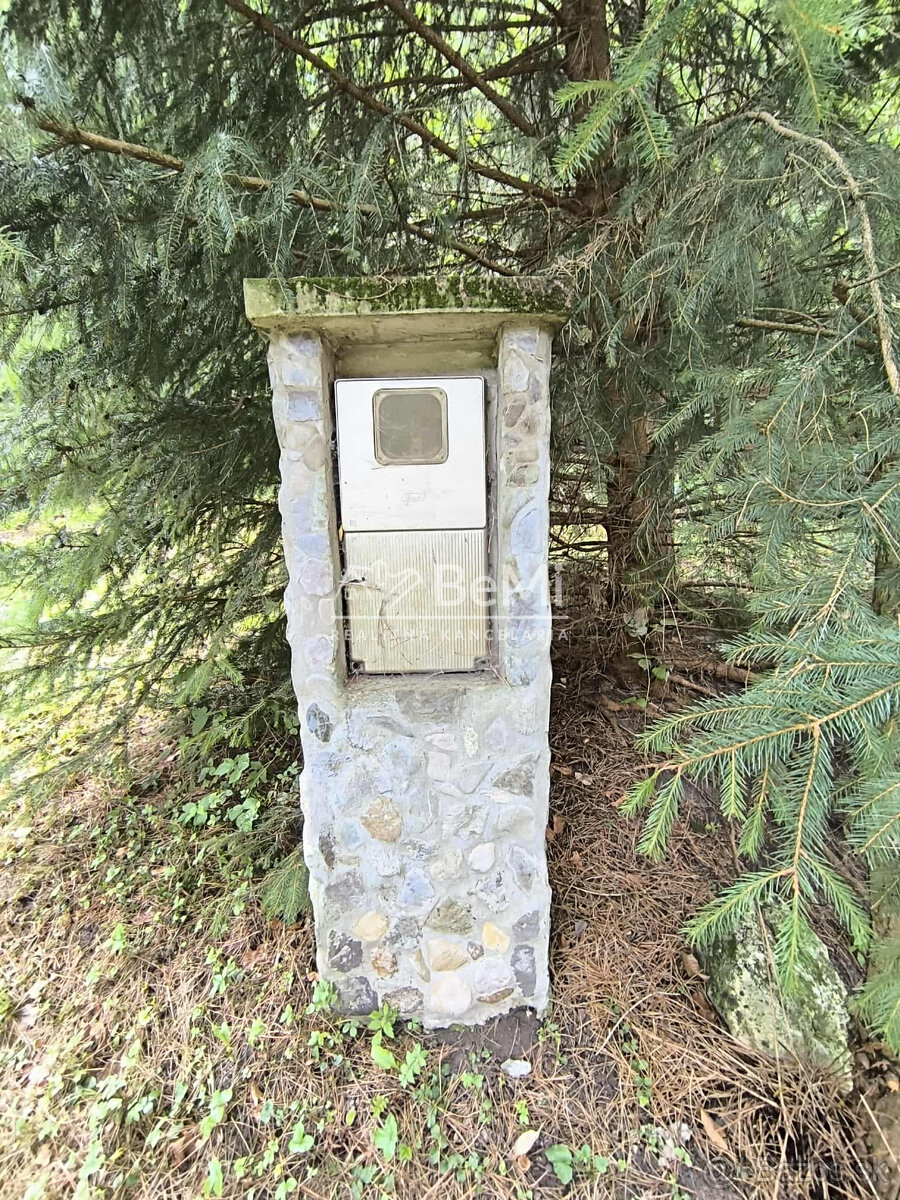 Rekreačná chata s veľkým pozemkom v lese - 11