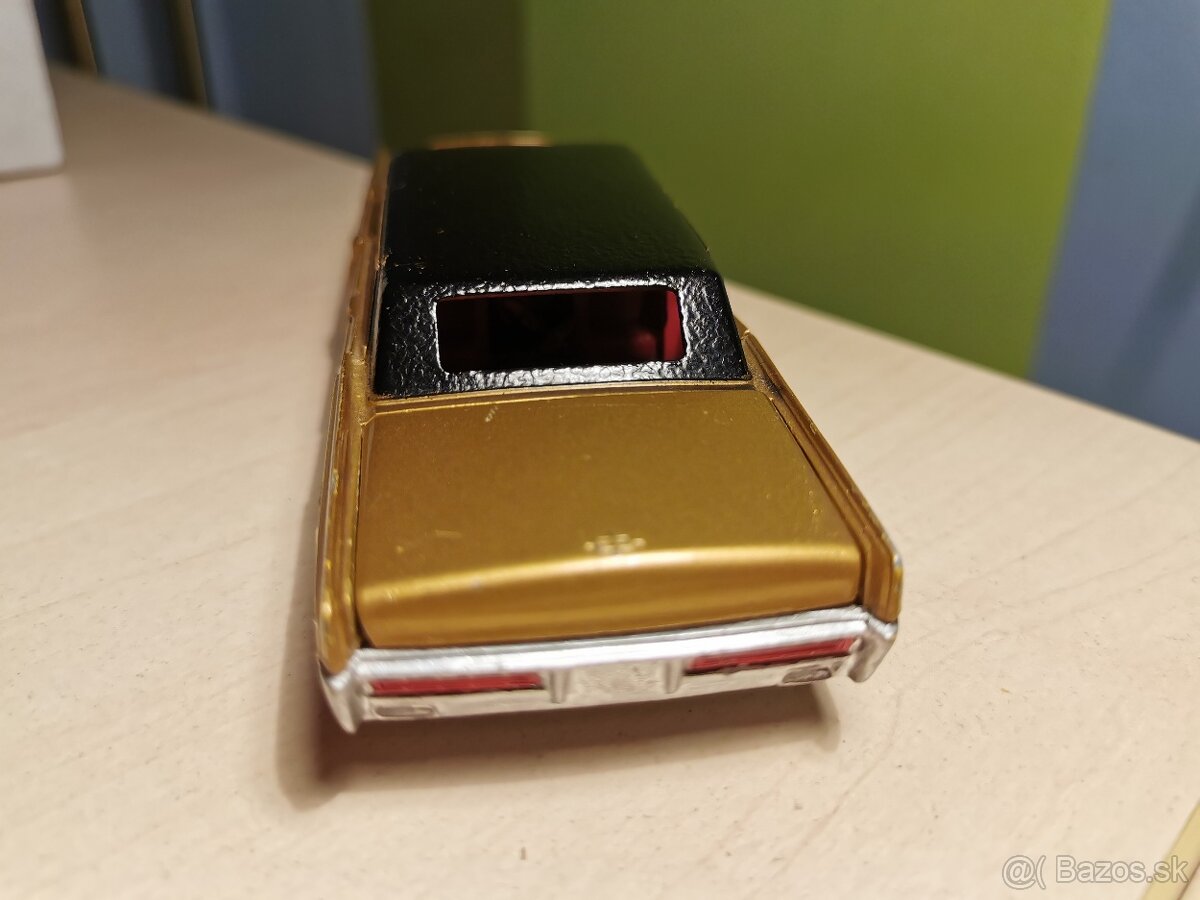 Corgi toys Lincoln Continental - 11