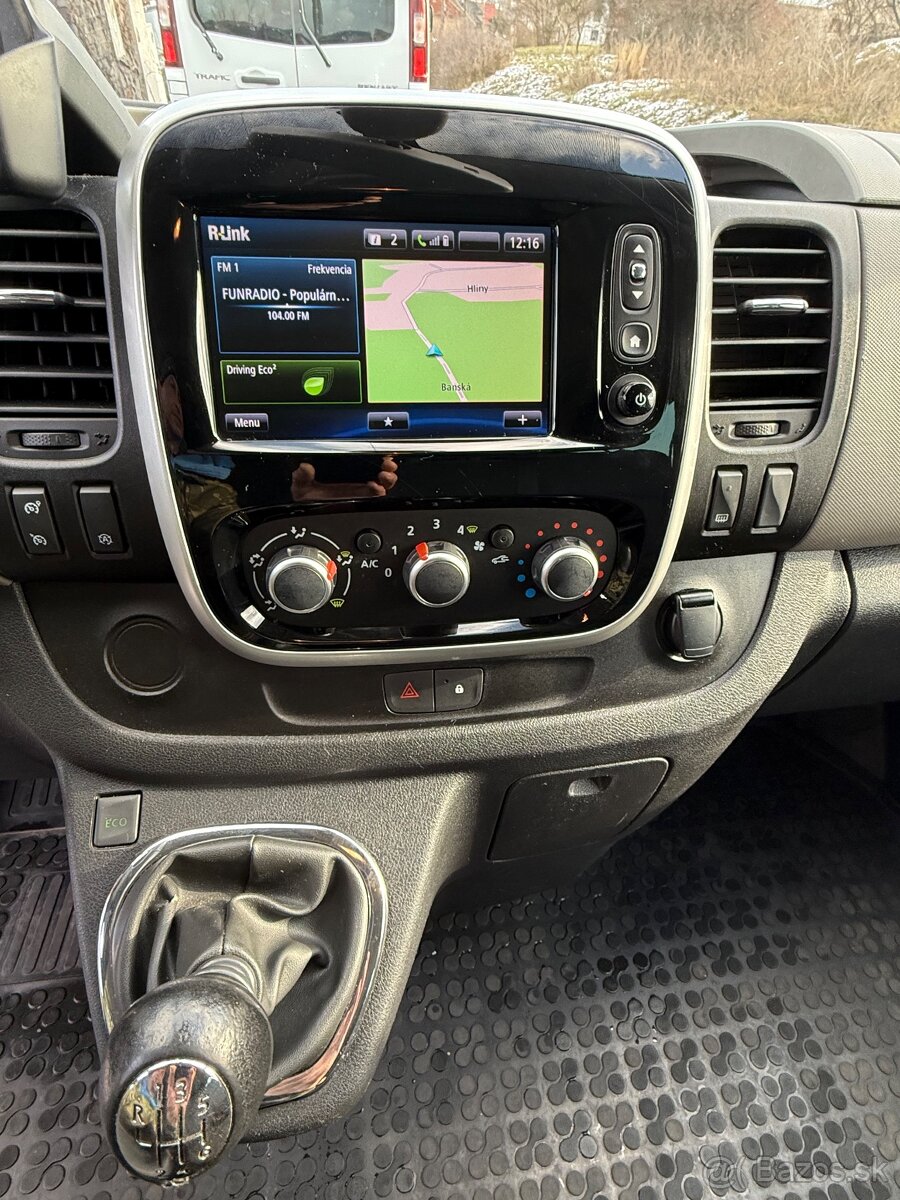 Renault trafic bus - 11