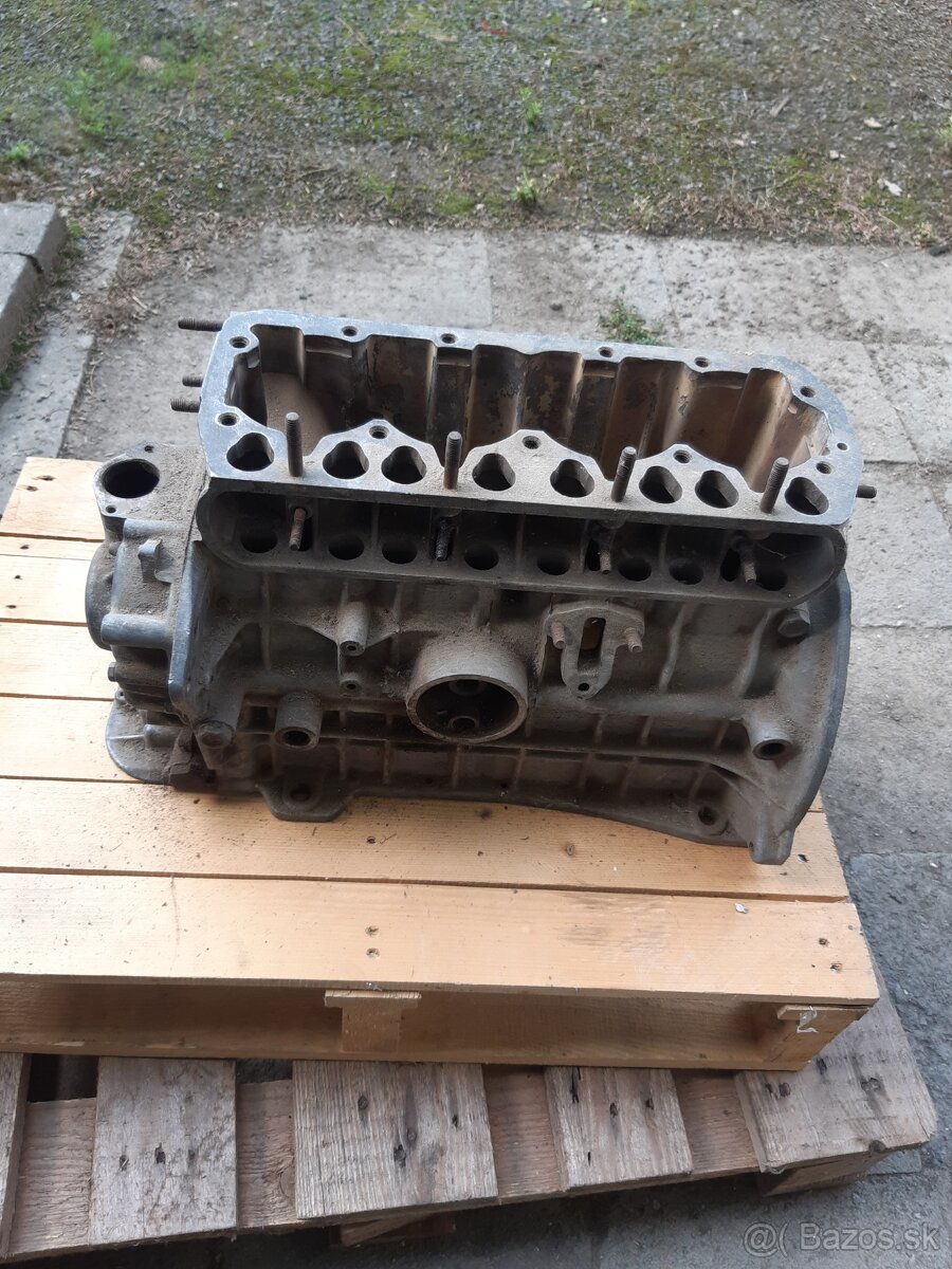 Škoda 100 -Favorit , bloky ,potrubí aj .. - 11