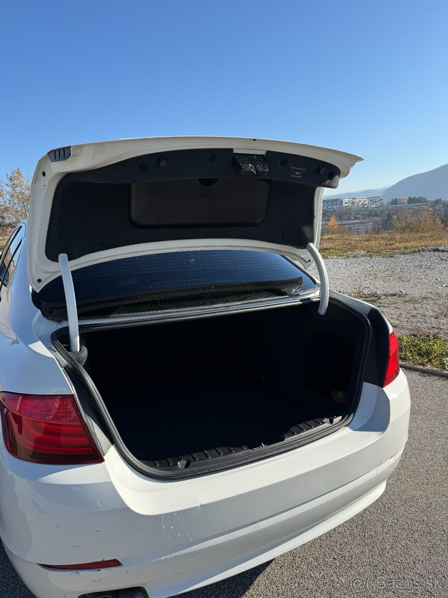 BMW F10 528i 3L benzín 190KW - 11