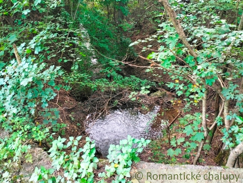 Dom v pôvodnom stave s veľkým pozemkom na polosamote Stare - 11