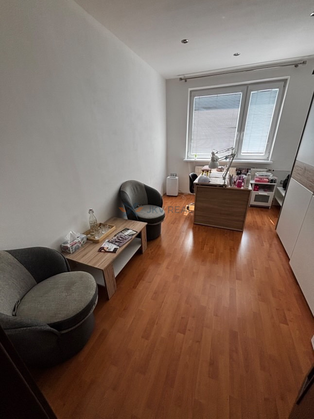 Prenajmeme veľký 3 izbový byt v Prievidzi na Zapotôčkach. - 11