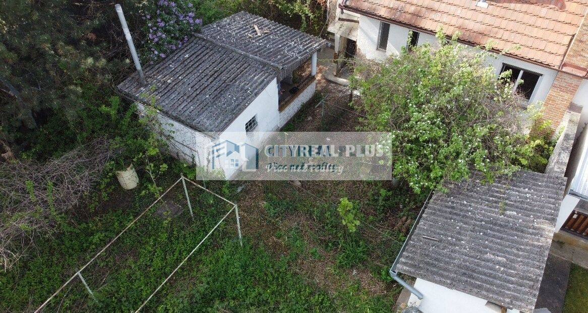 Na predaj starší dvojpodlažný rodinný dom v meste Nové Zámky - 11