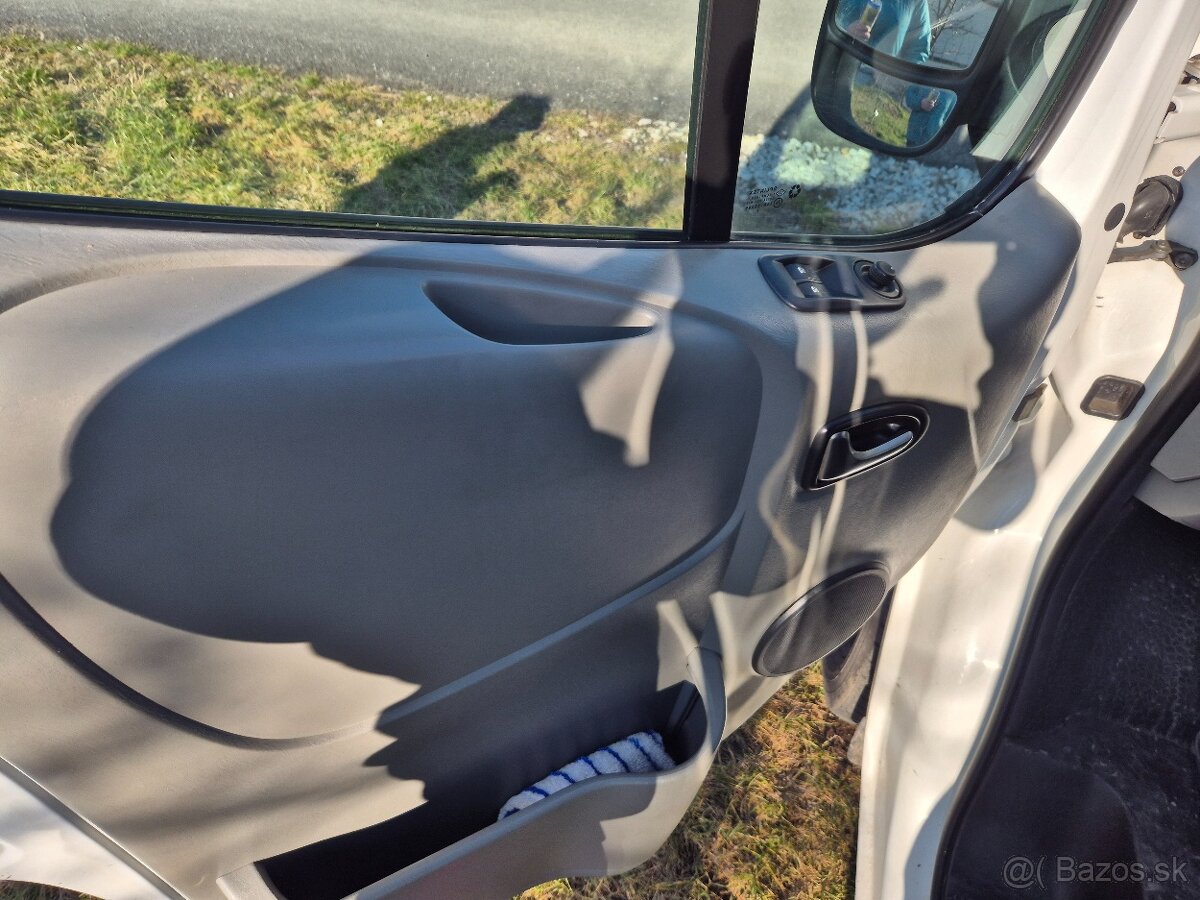 Renault Trafic - 11