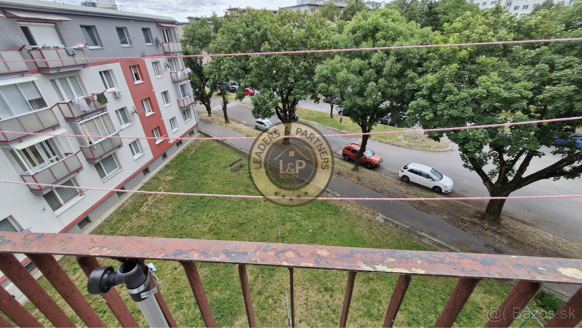 Na predaj 2 izbový tehlový byt v pôvodnom stave. Masaryková - 11