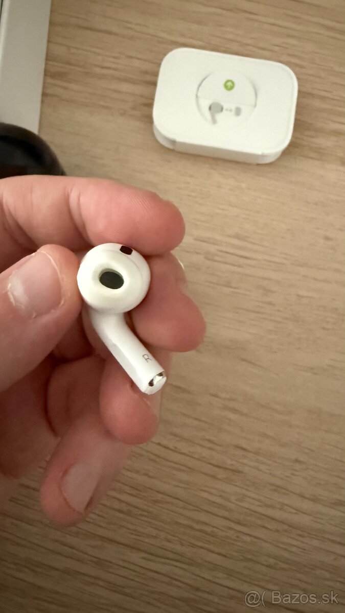 Apple AirPods Pro 2022 + Nomad Leather Case Brown - 11