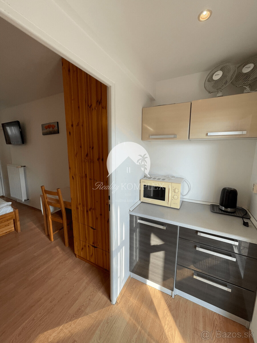 Reality KOMPLEX s.r.o. Vám ponúka apartmánový dom vo Veľkom - 11