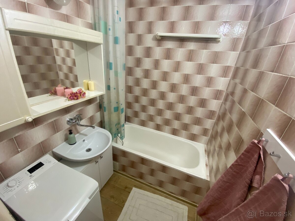 Ubytovanie Levice - Apartmán v meste - 11