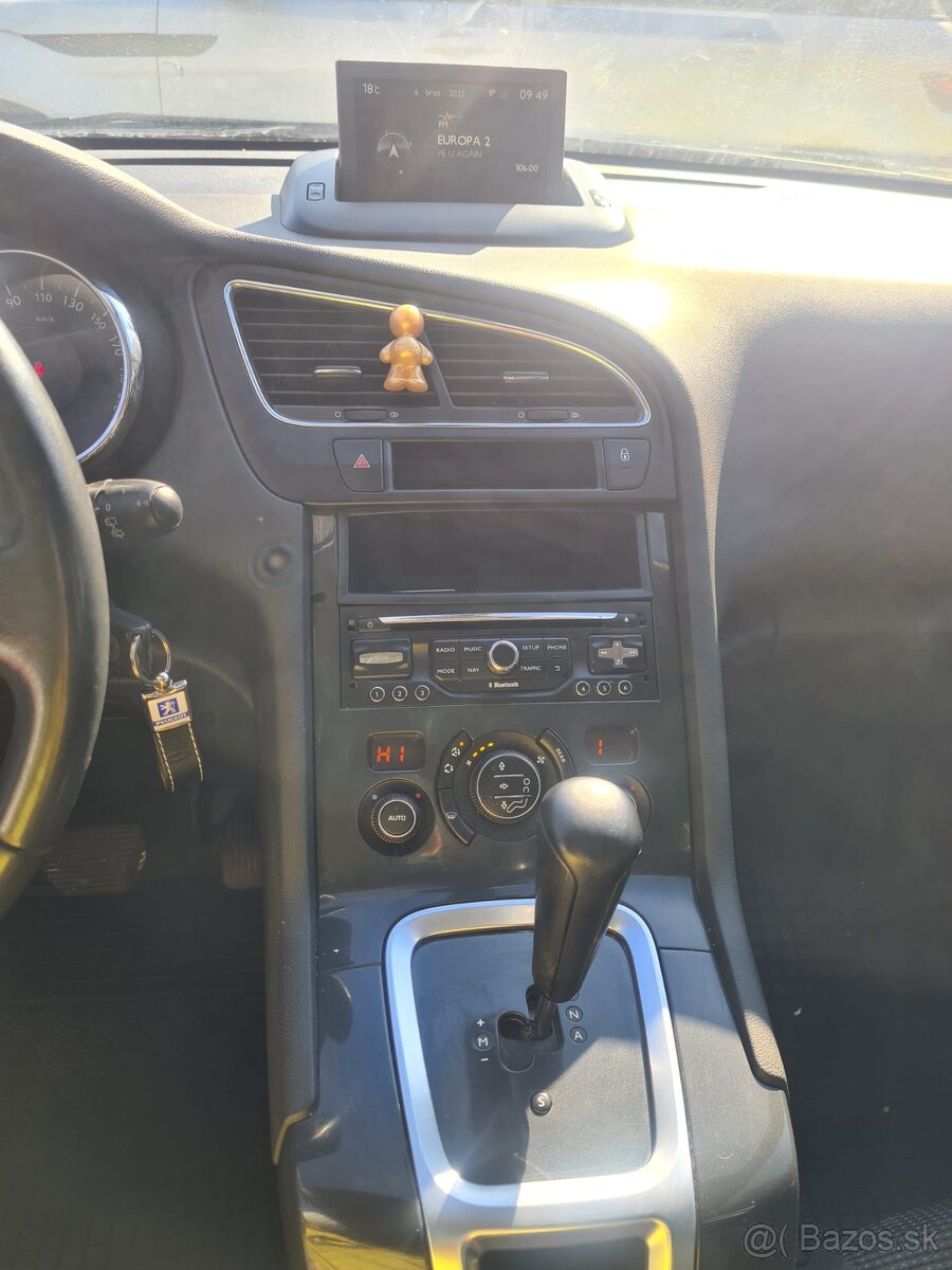 Peugeot 5008 facelift 1,6hdi automat rok 2014 - 11