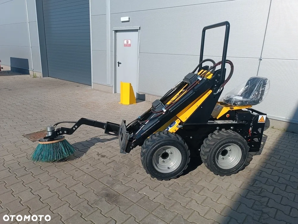 Predám mininakladač TUR N520 Briggs & Stratton 14HP - 11