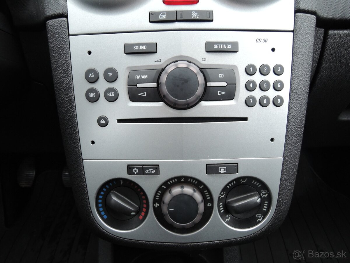 Opel Corsa, 1,2 i ČR 1.maj. 44tkm 2012 - 11