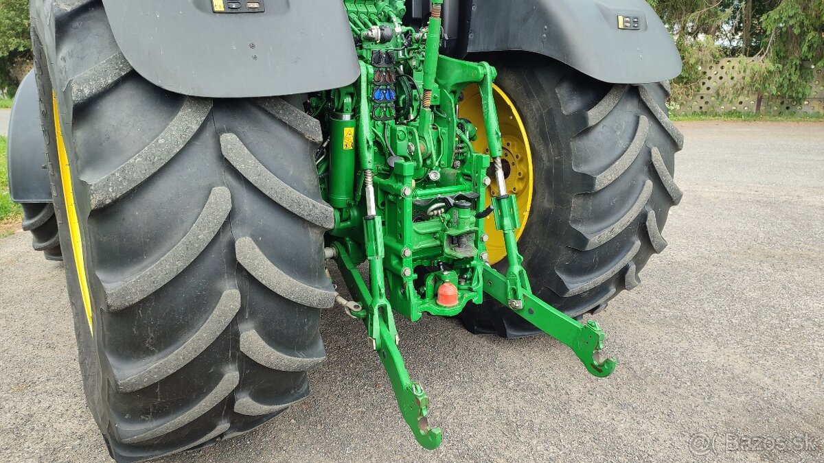 John Deere 6215 R Auto Powr - 11