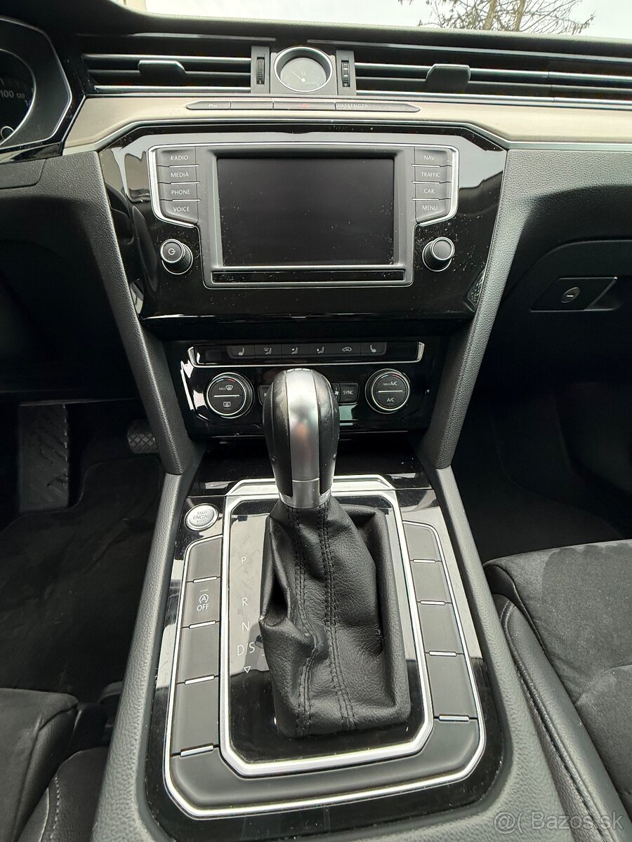Predám Volkswagen Passat 2.0 TDI DSG automat - 11