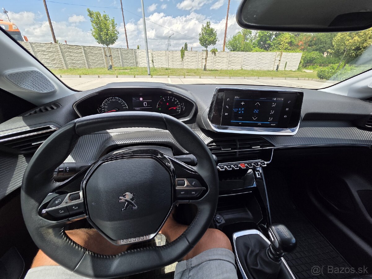 PEUGEOT 208 ALLURE 1.2 PureTech 100k - 11