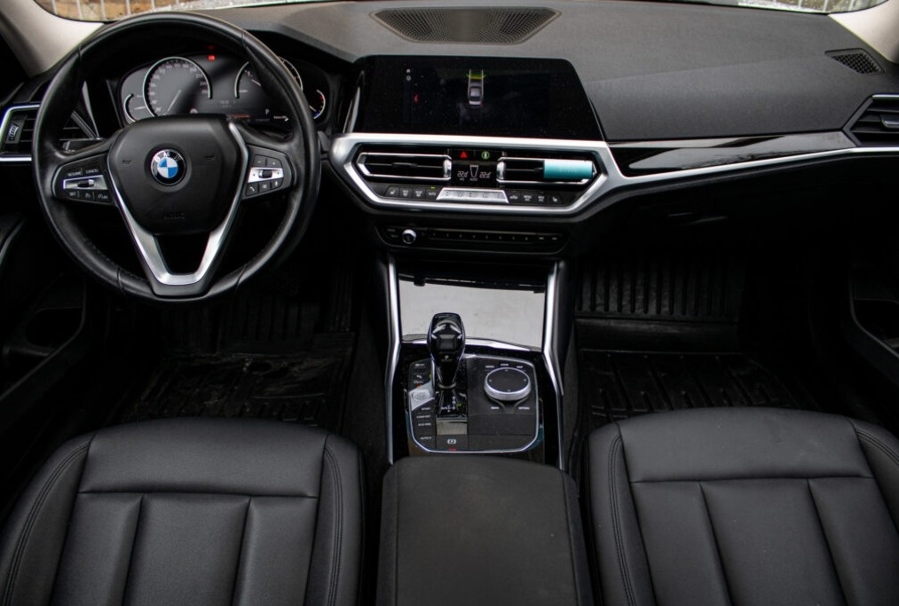 BMW Rad 3 320d Advantage A/T RWD - 11