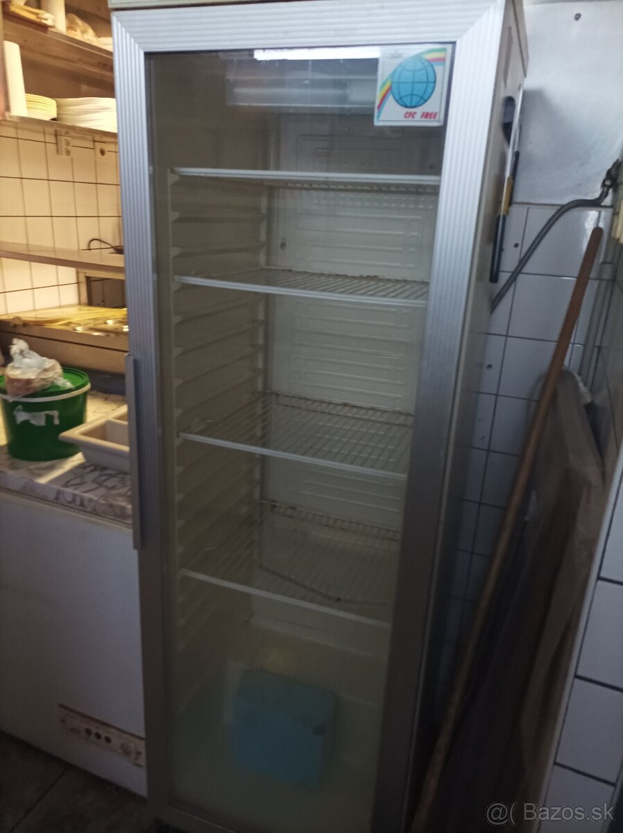 PREDAM CELÉ VYBAVENIE REŠTAURACIE V CENTRE POPRADU. - 11