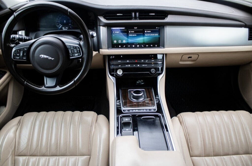 Jaguar XF 177kW (2017) - 11