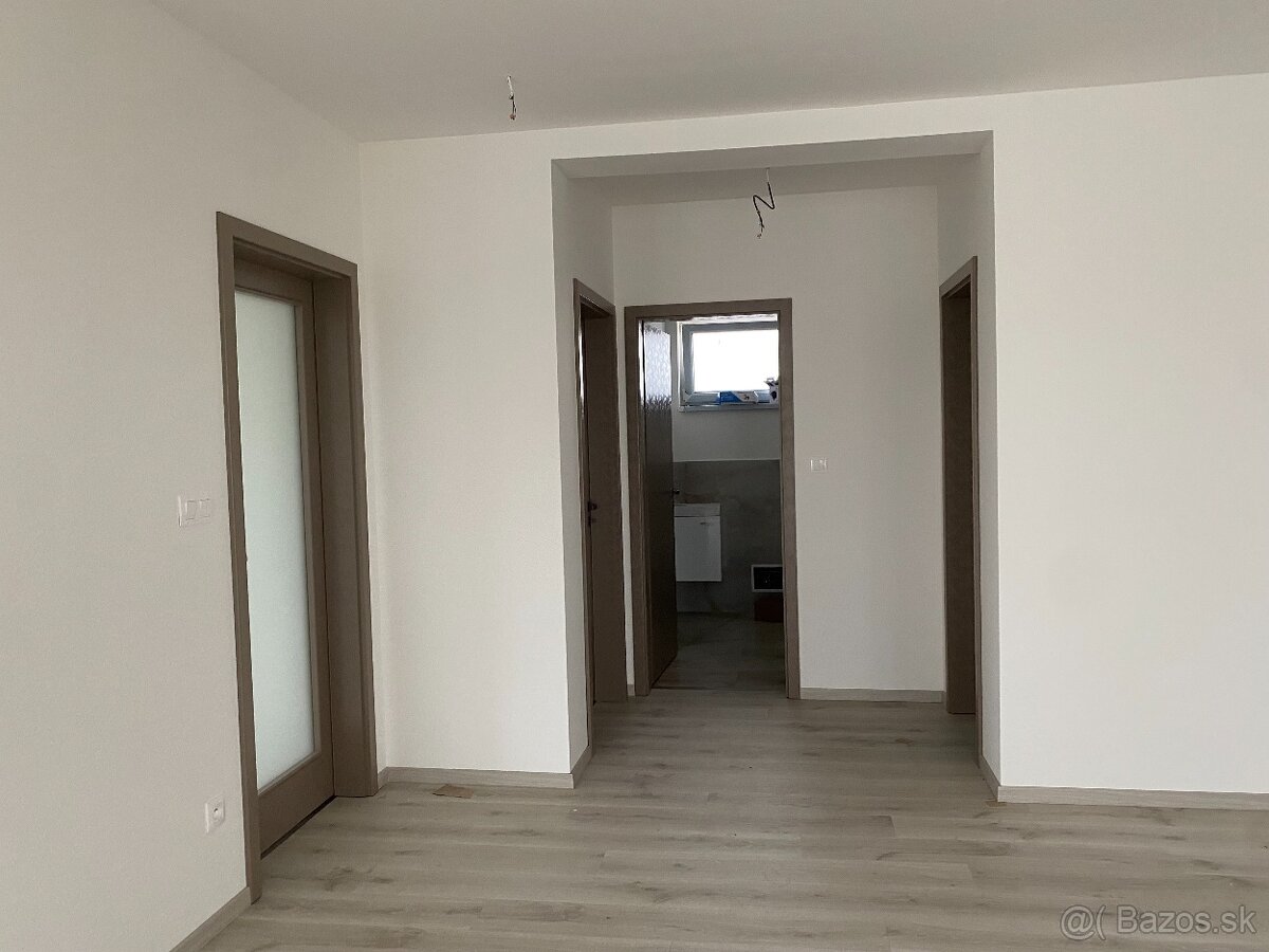 Moderný rodinný dom s možnosťou vlastného prispôsobenia - 11