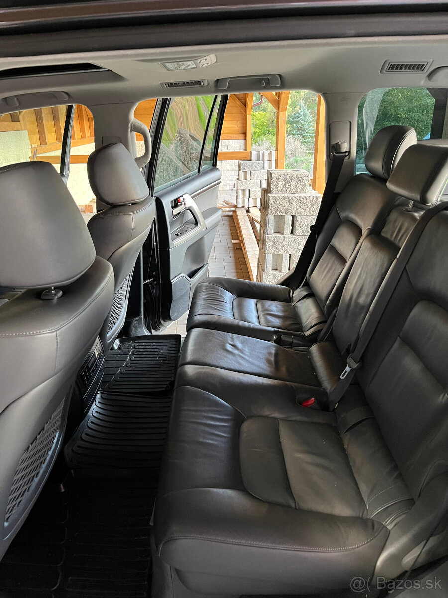 TOYOTA LAND CRUISER 200 - 11