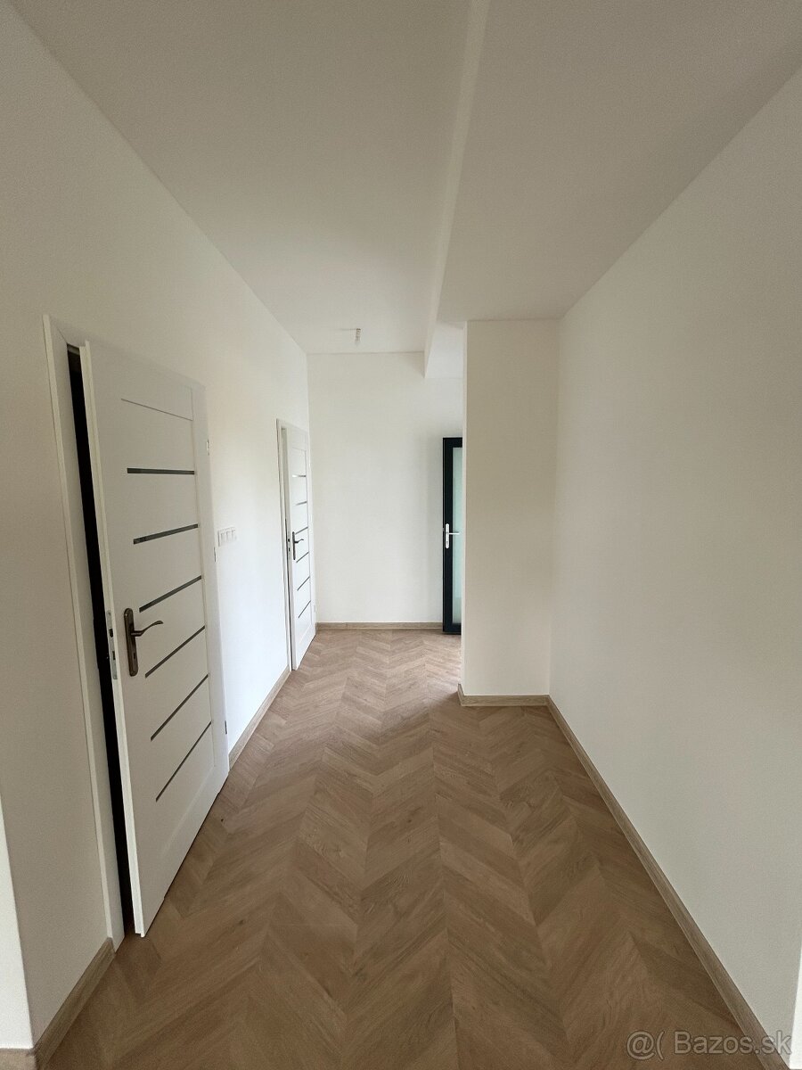 NOVOSTAVBA RODINNÉHO DOMU V SPIŠSKEJ SOBOTE - 11