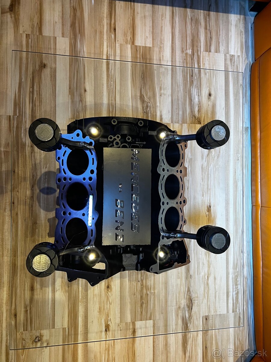 Stôl z motora Mercedes-Benz V6 - 11