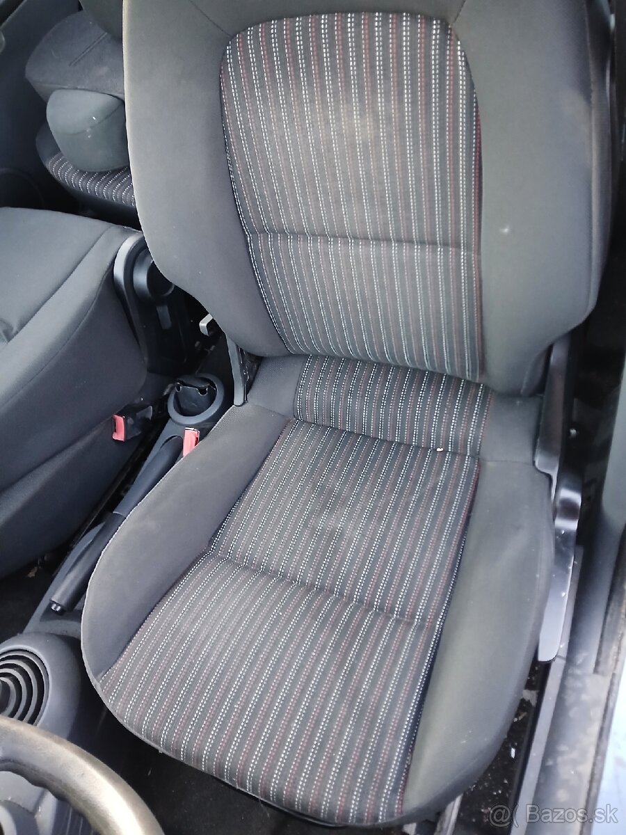 Mitsubishi Colt 1.3 i - rozpredám - 11