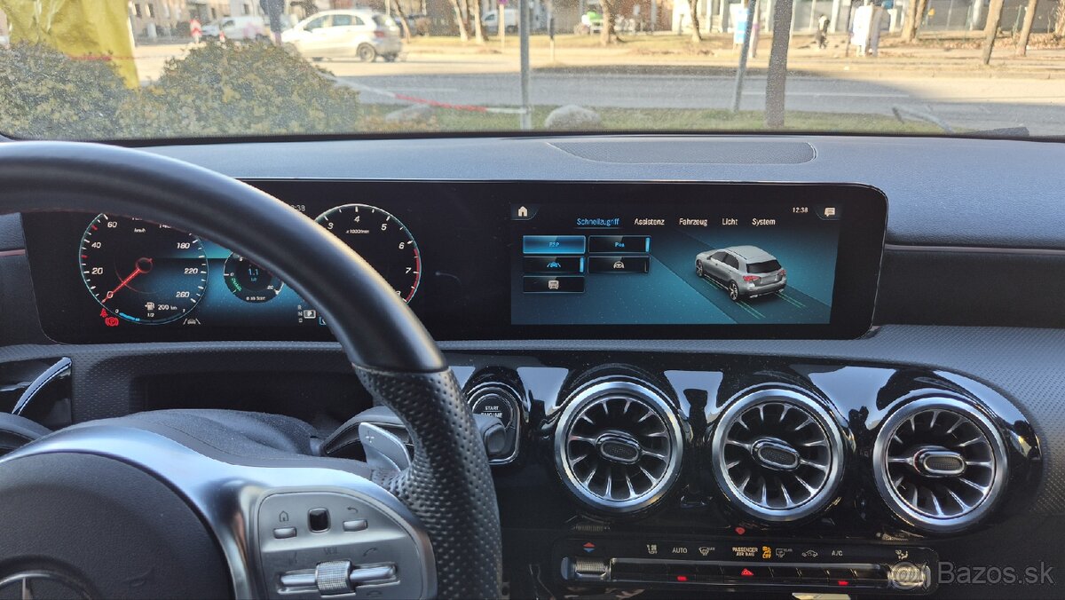 Mercedes-Benz A180 AMG,2022 - 11