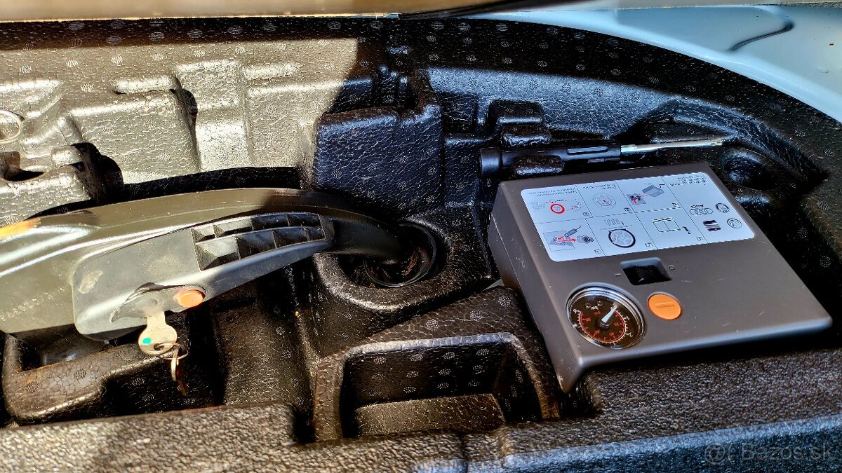 Škoda Octavia Combi 2.0 TDI DPF RS DSG - 11