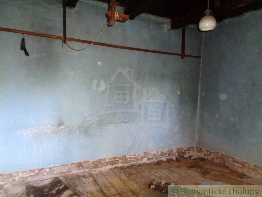 VÝRAZNE ZNÍŽENÁ CENA - Pôvodné gazdovstvo v peknom prostre - 11