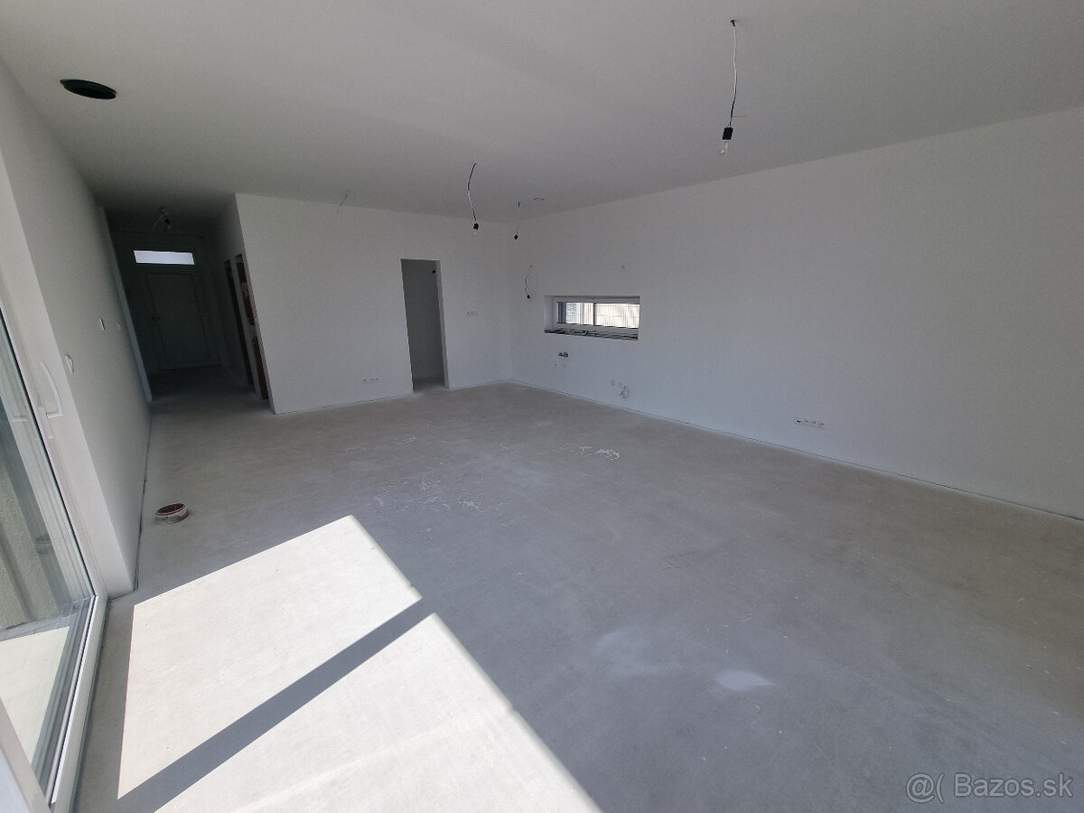 Skolaudovaný RD Za Kaplnkou Prúdy Sereď - 11